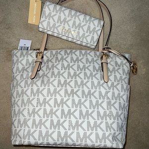 Michael Kors white leather purse 13x11x4